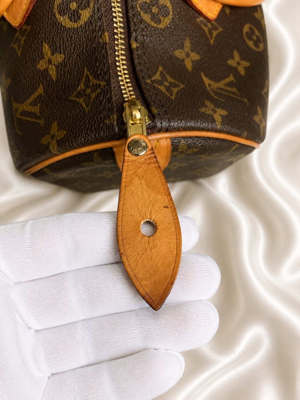 Louis Vuitton Speedy 30 Monogram Handbag - Picture 15 of 16